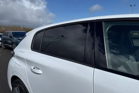 DF25FNV PEUGEOT 308 1.2 HYBRID GT e-DSC6 Euro 6 (s/s) 5dr Thumbnail #36