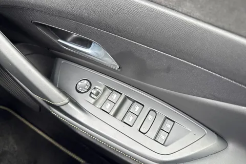 DF25FNV PEUGEOT 308 1.2 HYBRID GT e-DSC6 Euro 6 (s/s) 5dr Thumbnail #41