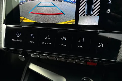 DF25FNV PEUGEOT 308 1.2 HYBRID GT e-DSC6 Euro 6 (s/s) 5dr Thumbnail #52