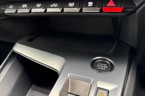 DF25FNV PEUGEOT 308 1.2 HYBRID GT e-DSC6 Euro 6 (s/s) 5dr Thumbnail #54