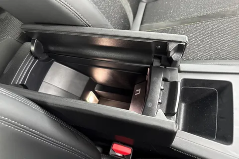 DF25FNV PEUGEOT 308 1.2 HYBRID GT e-DSC6 Euro 6 (s/s) 5dr Thumbnail #60