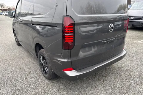 CX26JCU Volkswagen Transporter 2.0 TDI T28 Commerce Pro Auto FWD SWB Euro 6 (s/s) 5dr Thumbnail #8