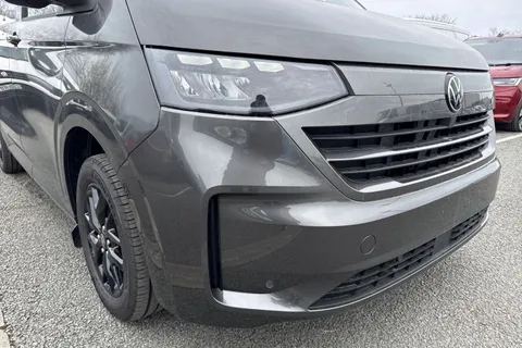 CX26JCU Volkswagen Transporter 2.0 TDI T28 Commerce Pro Auto FWD SWB Euro 6 (s/s) 5dr Thumbnail #9