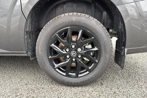 CX26JCU Volkswagen Transporter 2.0 TDI T28 Commerce Pro Auto FWD SWB Euro 6 (s/s) 5dr Thumbnail #11