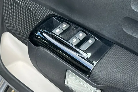 21 of 52 for Citroën C3 1.2 PureTech Origins Euro 6 (s/s) 5dr