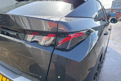 KP25LTX PEUGEOT 3008 1.2 HYBRID GT e-DSC6 Euro 6 (s/s) 5dr Thumbnail #8