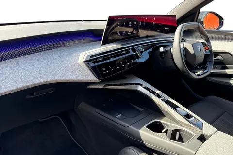 KP25LTX PEUGEOT 3008 1.2 HYBRID GT e-DSC6 Euro 6 (s/s) 5dr Thumbnail #15