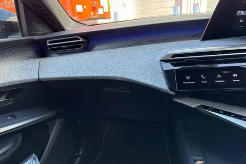 KP25LTX PEUGEOT 3008 1.2 HYBRID GT e-DSC6 Euro 6 (s/s) 5dr Thumbnail #20