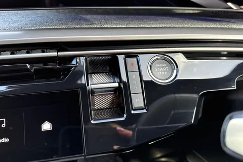 KP25LTX PEUGEOT 3008 1.2 HYBRID GT e-DSC6 Euro 6 (s/s) 5dr Thumbnail #23