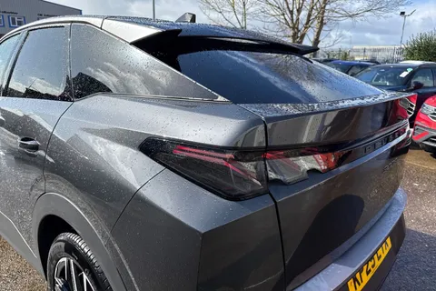 KP25LTX PEUGEOT 3008 1.2 HYBRID GT e-DSC6 Euro 6 (s/s) 5dr Thumbnail #31