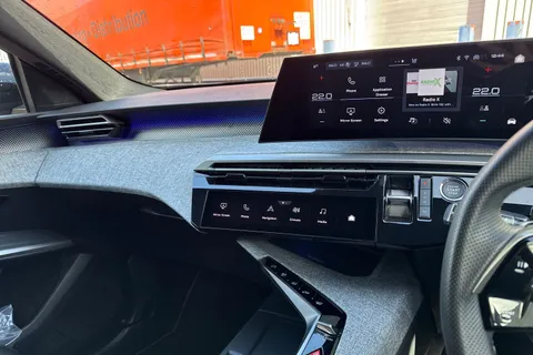 KP25LTX PEUGEOT 3008 1.2 HYBRID GT e-DSC6 Euro 6 (s/s) 5dr Thumbnail #44