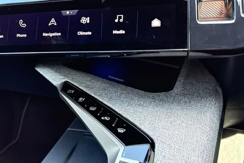 KP25LTX PEUGEOT 3008 1.2 HYBRID GT e-DSC6 Euro 6 (s/s) 5dr Thumbnail #56