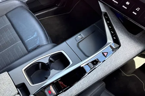 KP25LTX PEUGEOT 3008 1.2 HYBRID GT e-DSC6 Euro 6 (s/s) 5dr Thumbnail #57