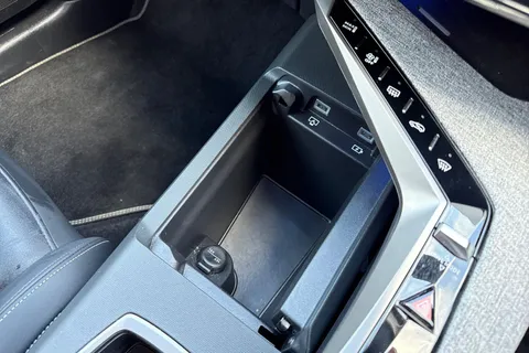 KP25LTX PEUGEOT 3008 1.2 HYBRID GT e-DSC6 Euro 6 (s/s) 5dr Thumbnail #59