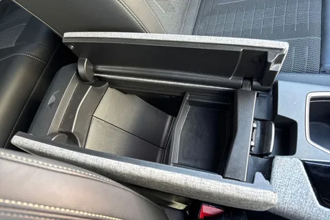 KP25LTX PEUGEOT 3008 1.2 HYBRID GT e-DSC6 Euro 6 (s/s) 5dr Thumbnail #61