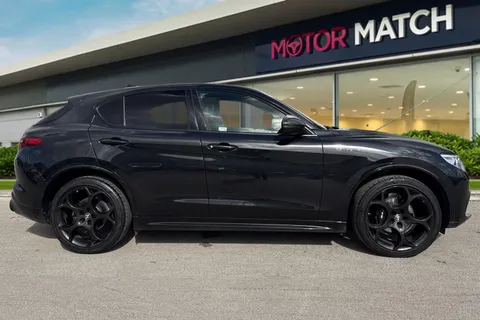 YC72HUA Alfa Romeo Stelvio 2.0T Estrema Auto Q4 AWD Euro 6 (s/s) 5dr Thumbnail #4