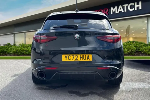 YC72HUA Alfa Romeo Stelvio 2.0T Estrema Auto Q4 AWD Euro 6 (s/s) 5dr Thumbnail #5