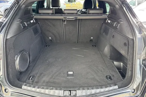 YC72HUA Alfa Romeo Stelvio 2.0T Estrema Auto Q4 AWD Euro 6 (s/s) 5dr Thumbnail #8