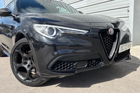 YC72HUA Alfa Romeo Stelvio 2.0T Estrema Auto Q4 AWD Euro 6 (s/s) 5dr Thumbnail #10