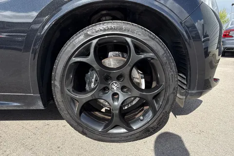 YC72HUA Alfa Romeo Stelvio 2.0T Estrema Auto Q4 AWD Euro 6 (s/s) 5dr Thumbnail #12