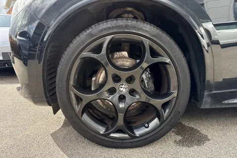 YC72HUA Alfa Romeo Stelvio 2.0T Estrema Auto Q4 AWD Euro 6 (s/s) 5dr Thumbnail #13