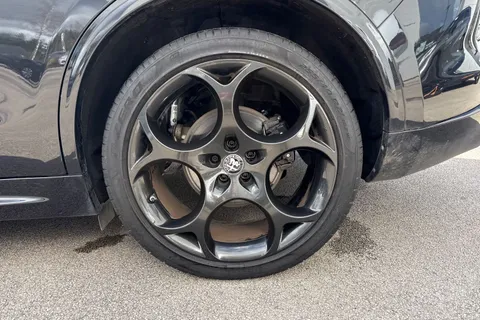 YC72HUA Alfa Romeo Stelvio 2.0T Estrema Auto Q4 AWD Euro 6 (s/s) 5dr Thumbnail #14