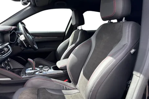 YC72HUA Alfa Romeo Stelvio 2.0T Estrema Auto Q4 AWD Euro 6 (s/s) 5dr Thumbnail #17