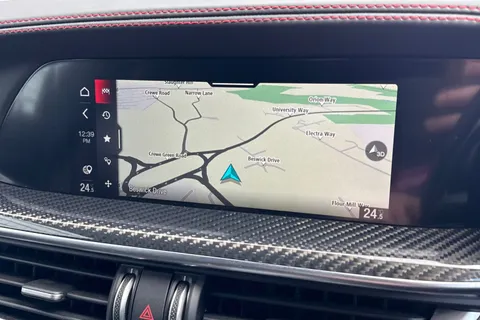 YC72HUA Alfa Romeo Stelvio 2.0T Estrema Auto Q4 AWD Euro 6 (s/s) 5dr Thumbnail #18