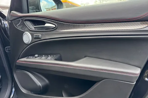 YC72HUA Alfa Romeo Stelvio 2.0T Estrema Auto Q4 AWD Euro 6 (s/s) 5dr Thumbnail #22