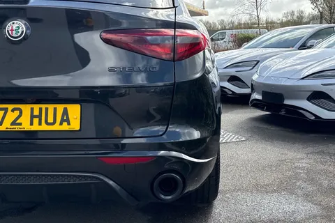 YC72HUA Alfa Romeo Stelvio 2.0T Estrema Auto Q4 AWD Euro 6 (s/s) 5dr Thumbnail #26