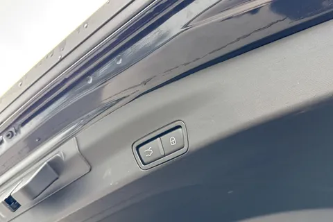 YC72HUA Alfa Romeo Stelvio 2.0T Estrema Auto Q4 AWD Euro 6 (s/s) 5dr Thumbnail #27