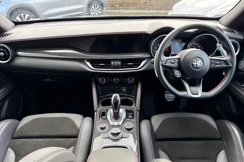 YC72HUA Alfa Romeo Stelvio 2.0T Estrema Auto Q4 AWD Euro 6 (s/s) 5dr Thumbnail #31