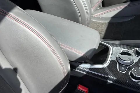 YC72HUA Alfa Romeo Stelvio 2.0T Estrema Auto Q4 AWD Euro 6 (s/s) 5dr Thumbnail #38