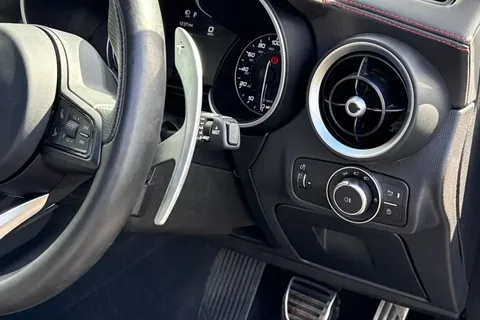 YC72HUA Alfa Romeo Stelvio 2.0T Estrema Auto Q4 AWD Euro 6 (s/s) 5dr Thumbnail #41