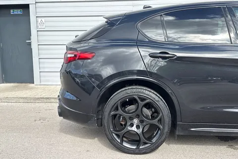 YC72HUA Alfa Romeo Stelvio 2.0T Estrema Auto Q4 AWD Euro 6 (s/s) 5dr Thumbnail #44