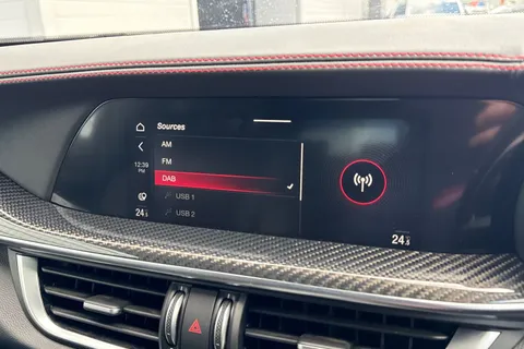 YC72HUA Alfa Romeo Stelvio 2.0T Estrema Auto Q4 AWD Euro 6 (s/s) 5dr Thumbnail #46