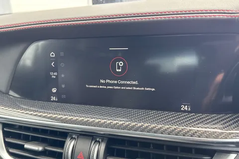 YC72HUA Alfa Romeo Stelvio 2.0T Estrema Auto Q4 AWD Euro 6 (s/s) 5dr Thumbnail #47