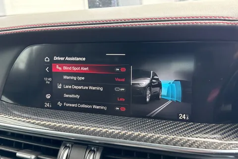 YC72HUA Alfa Romeo Stelvio 2.0T Estrema Auto Q4 AWD Euro 6 (s/s) 5dr Thumbnail #48