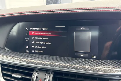 YC72HUA Alfa Romeo Stelvio 2.0T Estrema Auto Q4 AWD Euro 6 (s/s) 5dr Thumbnail #49