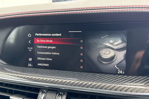 YC72HUA Alfa Romeo Stelvio 2.0T Estrema Auto Q4 AWD Euro 6 (s/s) 5dr Thumbnail #50