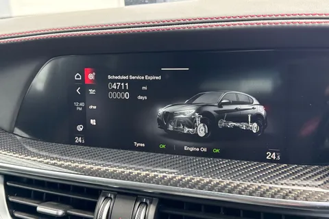 YC72HUA Alfa Romeo Stelvio 2.0T Estrema Auto Q4 AWD Euro 6 (s/s) 5dr Thumbnail #51