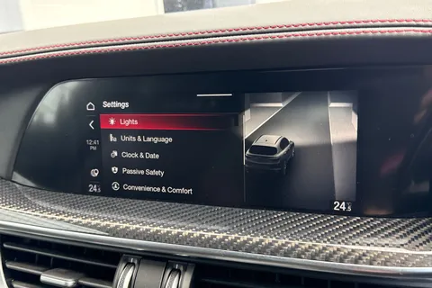 YC72HUA Alfa Romeo Stelvio 2.0T Estrema Auto Q4 AWD Euro 6 (s/s) 5dr Thumbnail #54