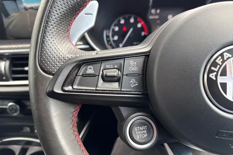 YC72HUA Alfa Romeo Stelvio 2.0T Estrema Auto Q4 AWD Euro 6 (s/s) 5dr Thumbnail #56
