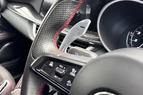 YC72HUA Alfa Romeo Stelvio 2.0T Estrema Auto Q4 AWD Euro 6 (s/s) 5dr Thumbnail #57