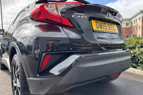 DW19BZC Toyota C-Hr 1.2 VVT-i Design CVT AWD Euro 6 (s/s) 5dr Thumbnail #7