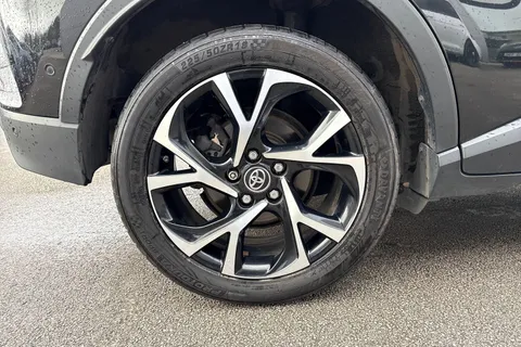 DW19BZC Toyota C-Hr 1.2 VVT-i Design CVT AWD Euro 6 (s/s) 5dr Thumbnail #9