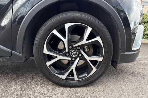 DW19BZC Toyota C-Hr 1.2 VVT-i Design CVT AWD Euro 6 (s/s) 5dr Thumbnail #10