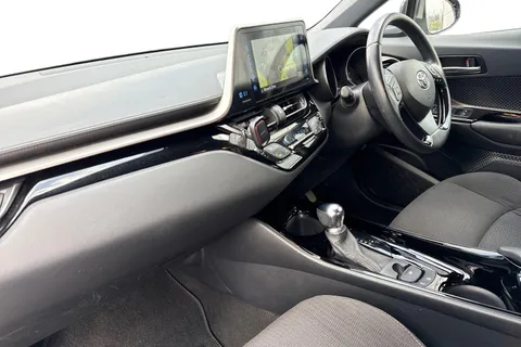 DW19BZC Toyota C-Hr 1.2 VVT-i Design CVT AWD Euro 6 (s/s) 5dr Thumbnail #14