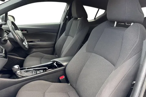 DW19BZC Toyota C-Hr 1.2 VVT-i Design CVT AWD Euro 6 (s/s) 5dr Thumbnail #15