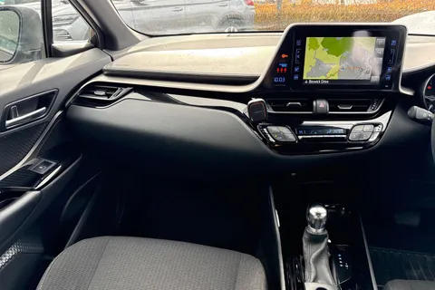 DW19BZC Toyota C-Hr 1.2 VVT-i Design CVT AWD Euro 6 (s/s) 5dr Thumbnail #19